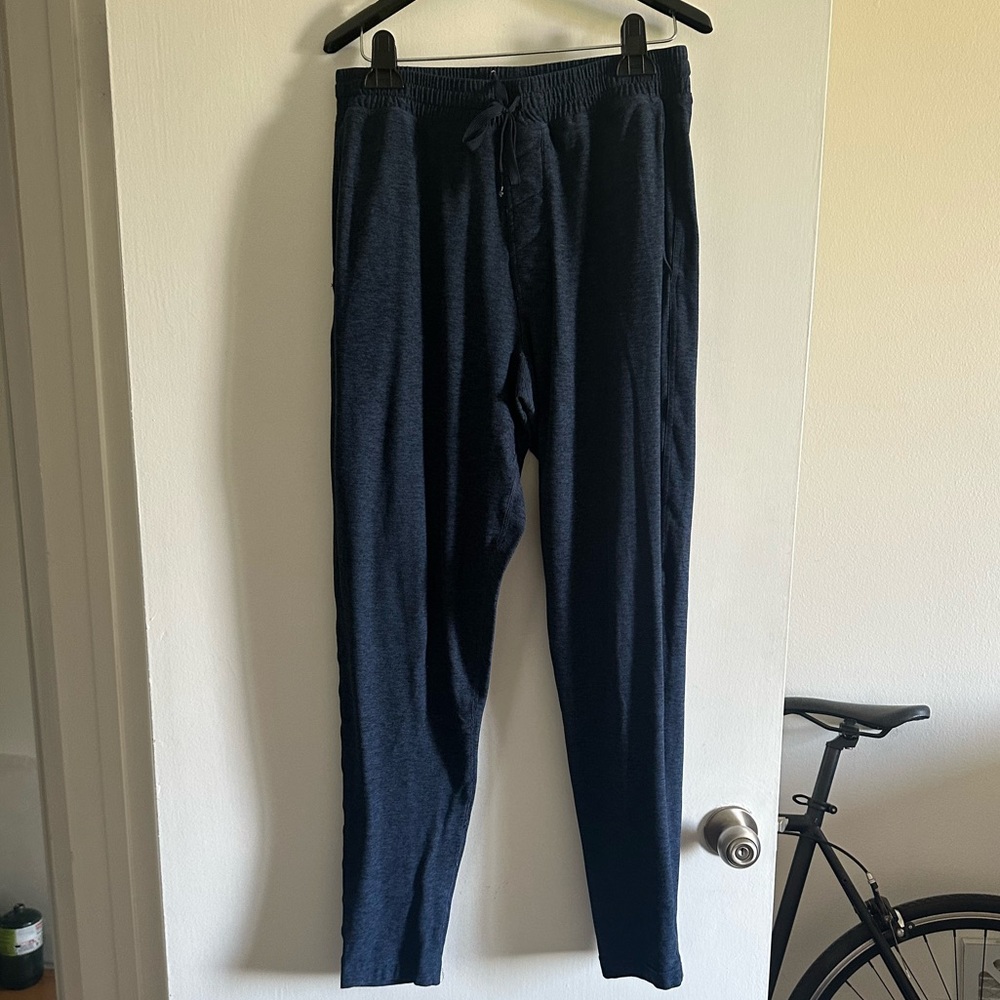 Outdoor Voices Navy Blue CloudKnit Tapered Sweatpants size Medium EUC